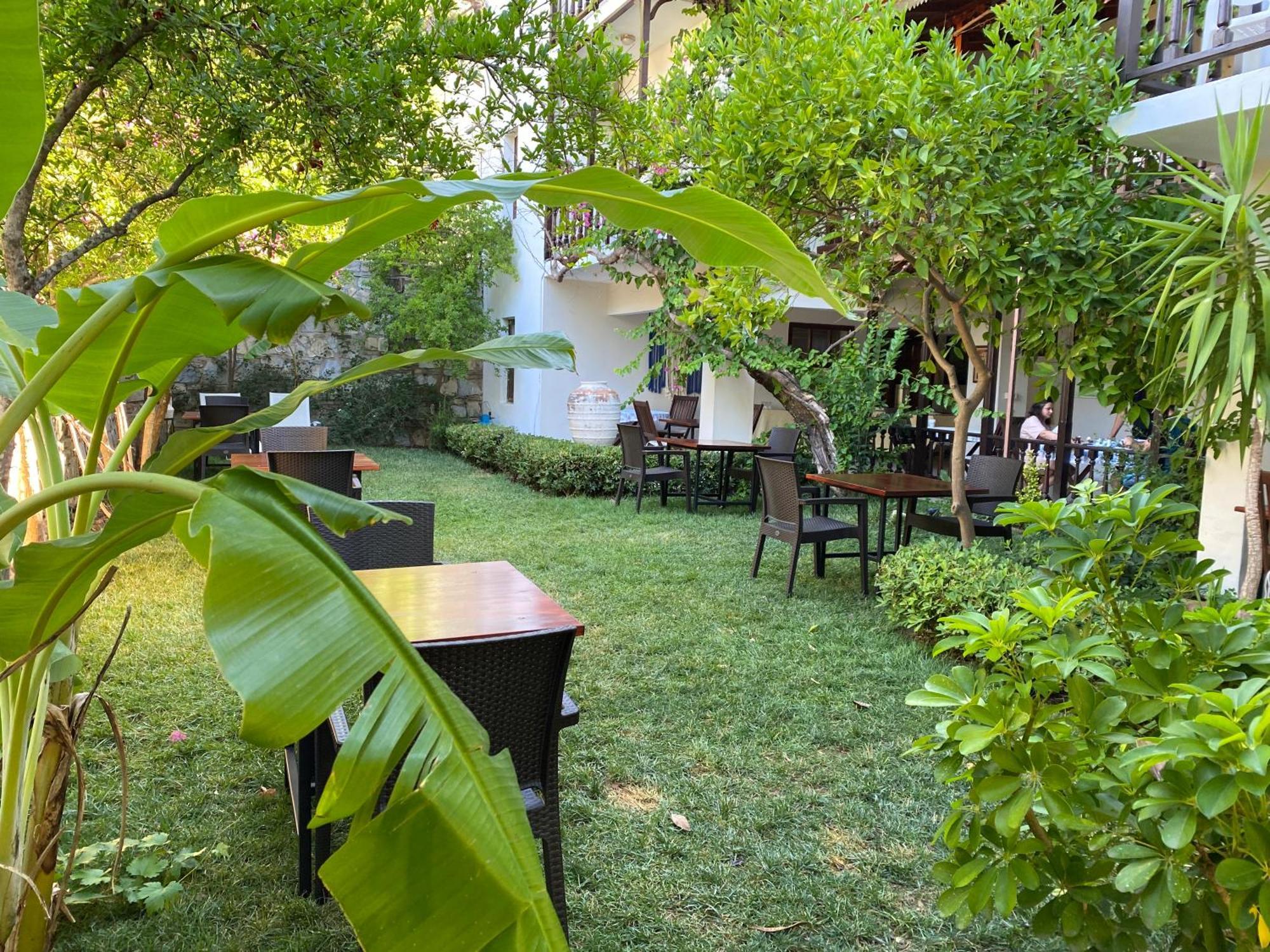 Totelya Hotel Акиака Екстериор снимка