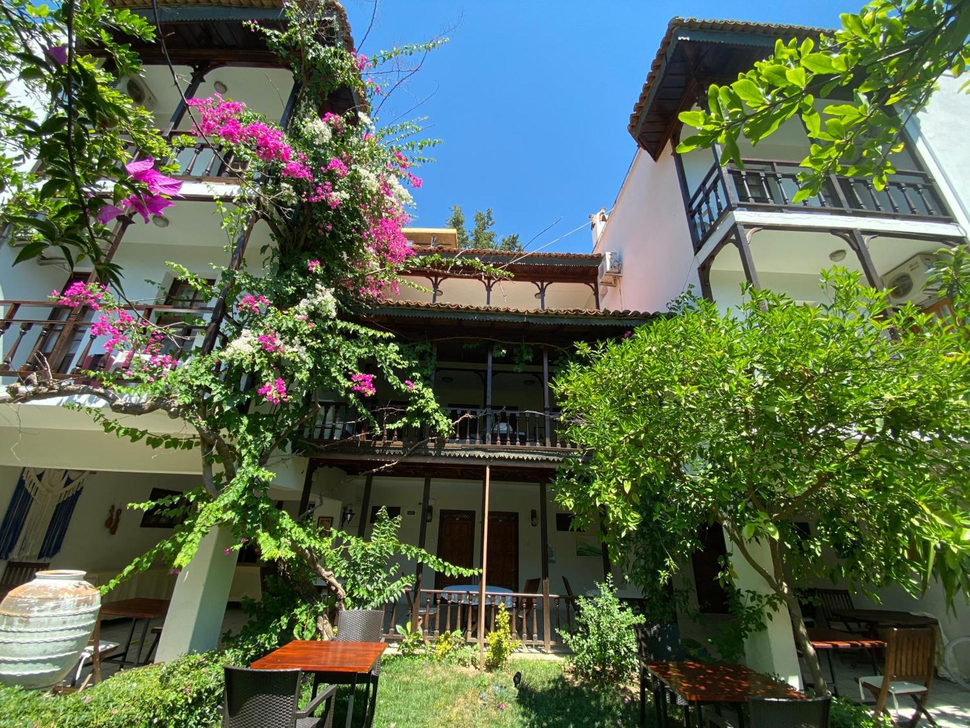 Totelya Hotel Акиака Екстериор снимка
